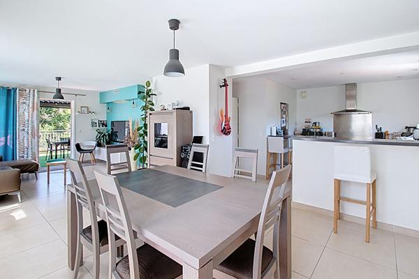 A VENDRE à DRAGUIGNAN ! Appartement haut de villa en duplex 4 pièces  à Draguignan