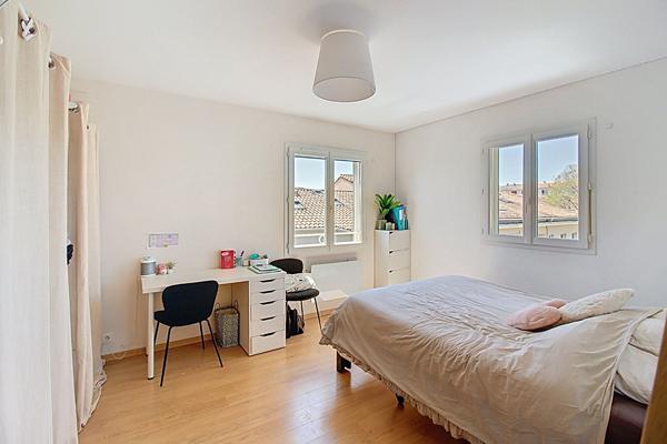 A VENDRE à DRAGUIGNAN ! Appartement haut de villa en duplex 4 pièces  à Draguignan