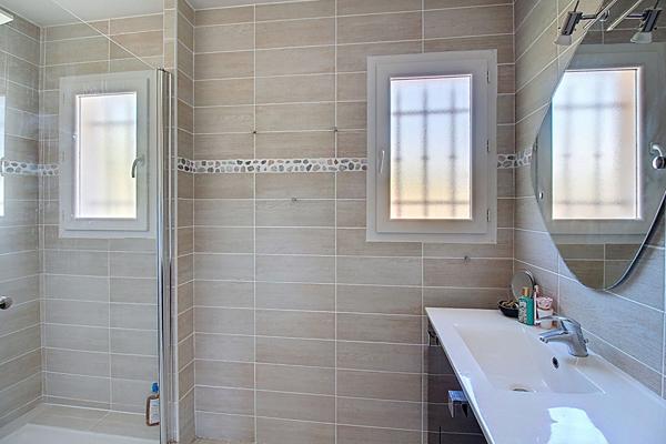 A VENDRE à DRAGUIGNAN ! Appartement haut de villa en duplex 4 pièces  à Draguignan