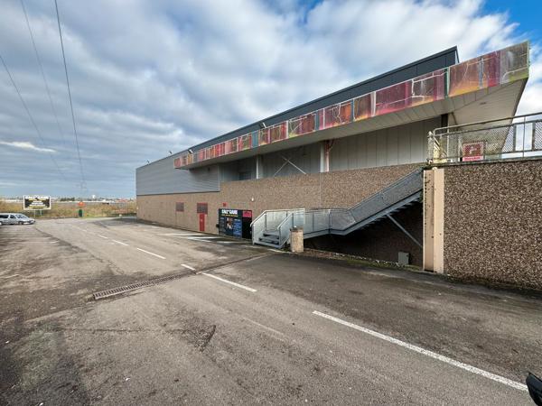 À louer - locaux de 985 m² à Hautmont