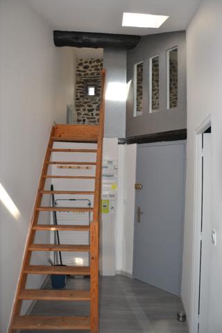 Joli duplex meublé lumineux et agréable situé en plein centre d'Yssingeaux