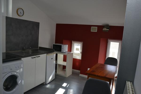 Joli duplex meublé lumineux et agréable situé en plein centre d'Yssingeaux