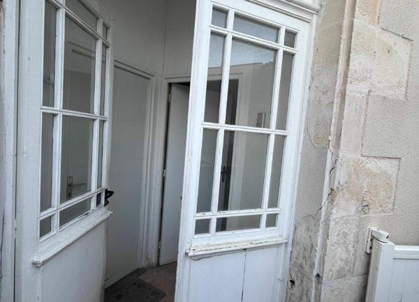 Immeuble à vendre    5 pièces •  Saujon