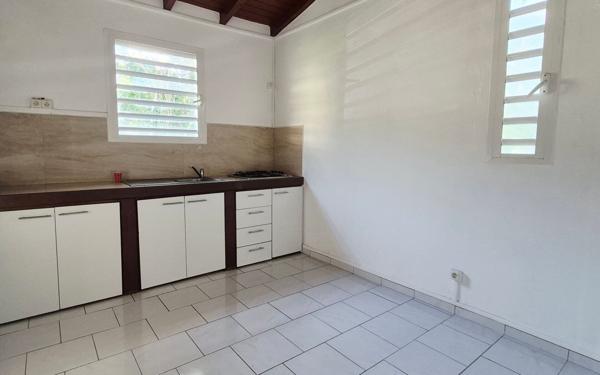 Maison à louer    3 pièces • 60 m2 Sainte-Rose