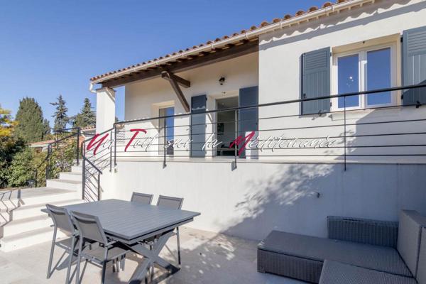 Maison fraîchement rénovée de 140m2, 5 chambres à Carqueiranne - Parcelle 400m2 piscinable