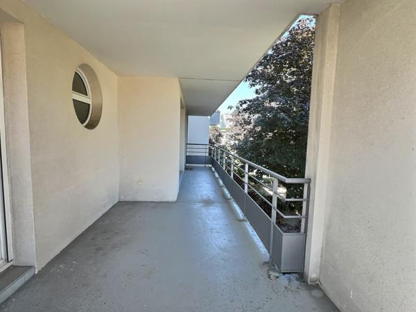 APPARTEMENT T3 - TERRASSE - PARKING