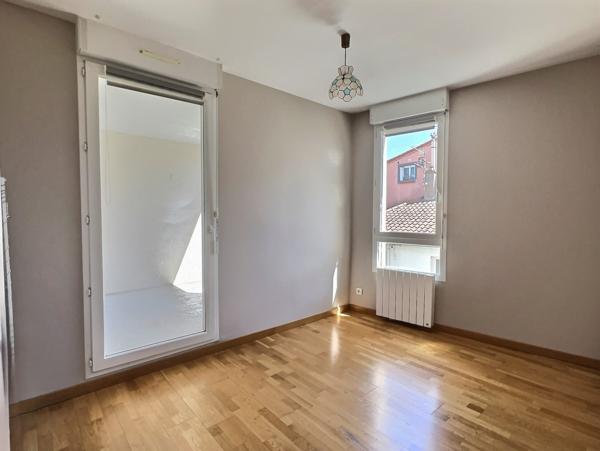 APPARTEMENT T3 - TERRASSE - PARKING