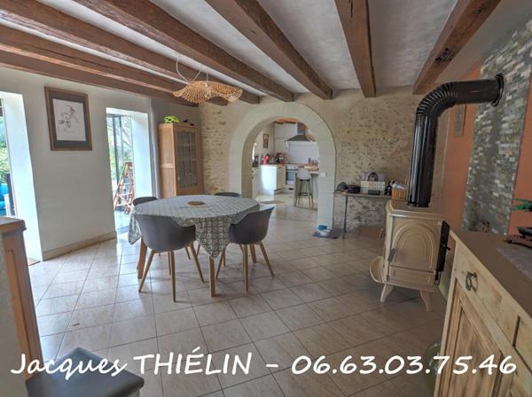 TRÈS JOLIE PROPRIÉTÉ PROCHE DE TOUTES COMMODITÉS