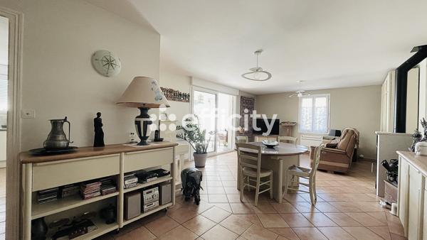 Maison
         6 pièces
        - 150 m² Bien prestige 540 000 € *