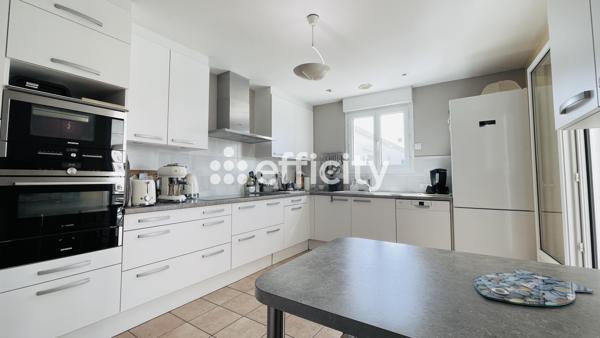 Maison
         6 pièces
        - 150 m² Bien prestige 540 000 € *