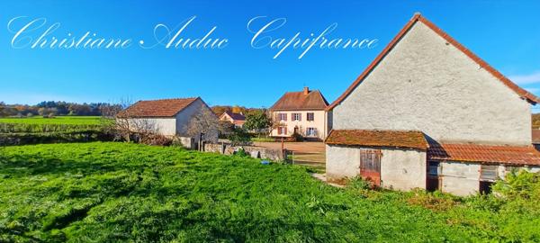 Proche de Charolles, maison de type Brionnaise 7 pièces, 135 m², sur terrain de 5 000 m², avec dépendances