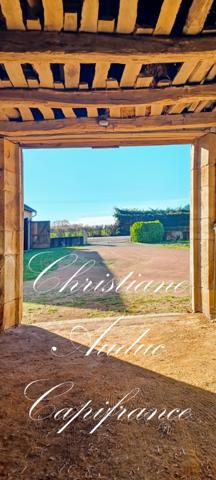 Proche de Charolles, maison de type Brionnaise 7 pièces, 135 m², sur terrain de 5 000 m², avec dépendances