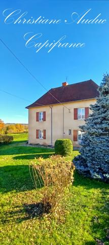 Proche de Charolles, maison de type Brionnaise 7 pièces, 135 m², sur terrain de 5 000 m², avec dépendances