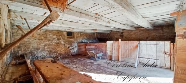 Proche de Charolles, maison de type Brionnaise 7 pièces, 135 m², sur terrain de 5 000 m², avec dépendances