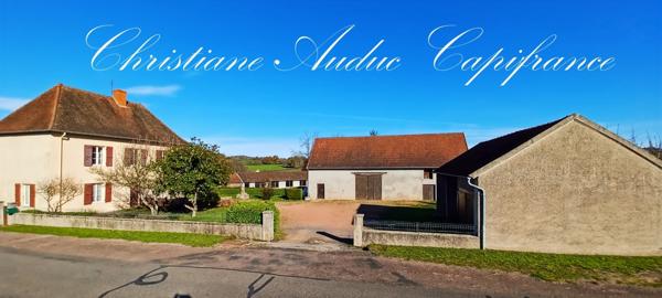 Proche de Charolles, maison de type Brionnaise 7 pièces, 135 m², sur terrain de 5 000 m², avec dépendances