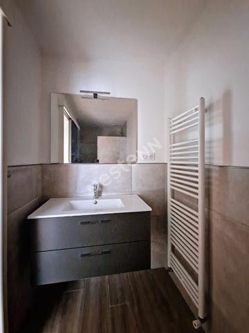 Appartement Poitiers 2 pièces 52.76m² m2 de caractère avec extérieur privé, parquet ancien et charme authentique, en plein coeur de Poitiers !