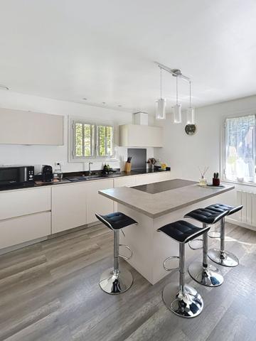 Location maison près de LAMBESC - 5 pièce(s) - 132 m² - 1 990 €/mois