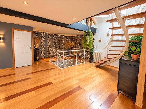 Superbe Loft de 180m²/hab avec studio et garage