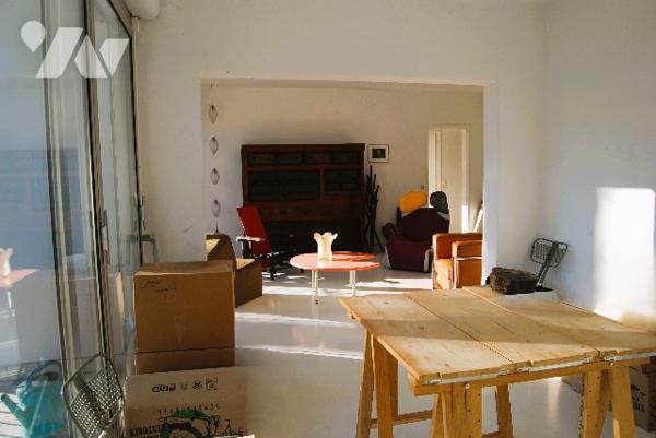 GRAND APPARTEMENT EN RDC 111 m2 - 5 pièces traversant, 3 balcons sud, parking libre, cave