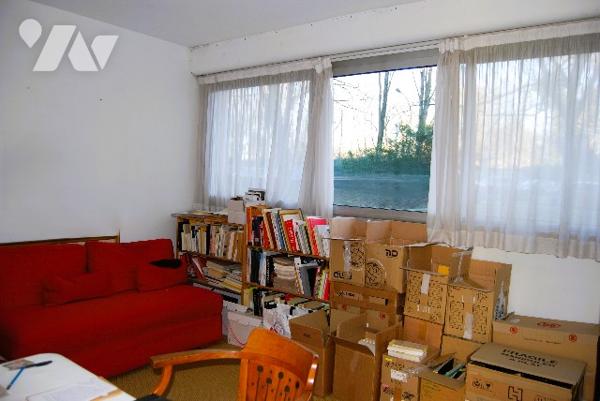 GRAND APPARTEMENT EN RDC 111 m2 - 5 pièces traversant, 3 balcons sud, parking libre, cave