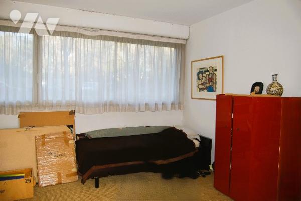 GRAND APPARTEMENT EN RDC 111 m2 - 5 pièces traversant, 3 balcons sud, parking libre, cave