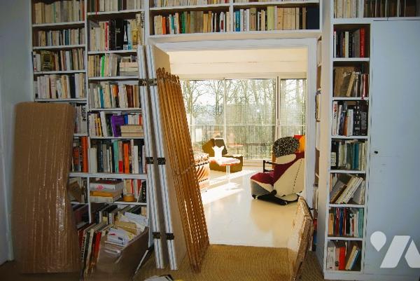 GRAND APPARTEMENT EN RDC 111 m2 - 5 pièces traversant, 3 balcons sud, parking libre, cave