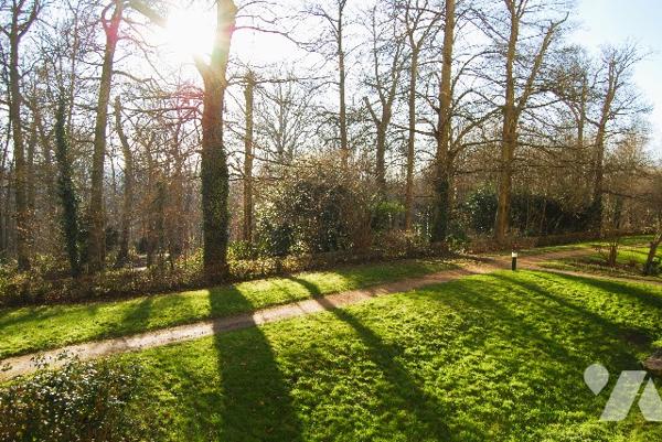 GRAND APPARTEMENT EN RDC 111 m2 - 5 pièces traversant, 3 balcons sud, parking libre, cave