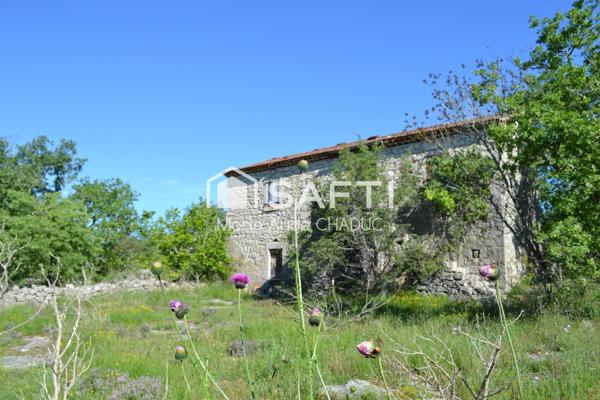 Terrains  de plus de 32 hectares avec grange non habitable et puits