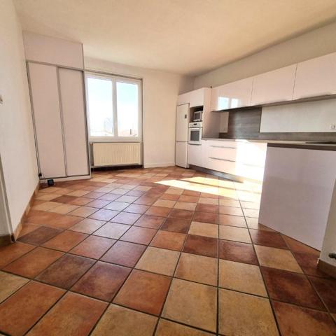 Lyon (69008), Duplex 4 pièces de 92 m2, 3ch, Dernier étage, aucun vis à vis
