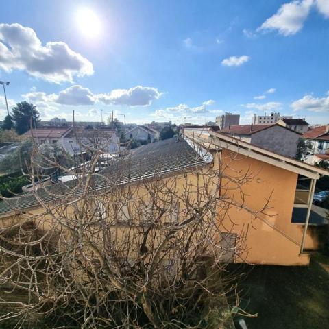 Lyon (69008), Duplex 4 pièces de 92 m2, 3ch, Dernier étage, aucun vis à vis