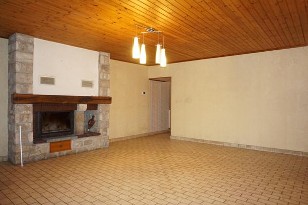 MAISON avec 1600 m2 de terrain constructible