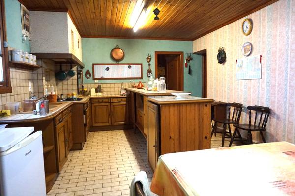 MAISON avec 1600 m2 de terrain constructible