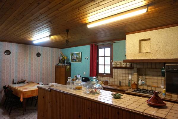 MAISON avec 1600 m2 de terrain constructible