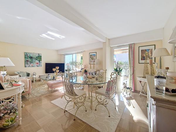 EXCLUSIVITE CANNES - BASSE CALIFORNIE : 3P 86M² AVEC PROFONDE TERRASSE ET PARKING SOUS SOL !