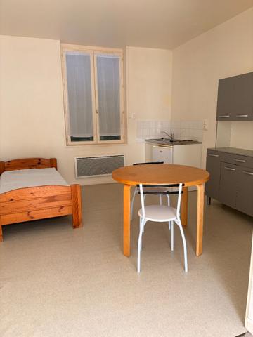 A LOUER STUDIO MEUBLE PROCHE CENTRE VILE DE ST QUENTIN 02100.