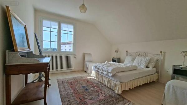Achat - Propriété Nueil-les-Aubiers 79250 10 pièces 193 m 2 2200 m 2