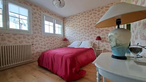 Achat - Propriété Nueil-les-Aubiers 79250 10 pièces 193 m 2 2200 m 2