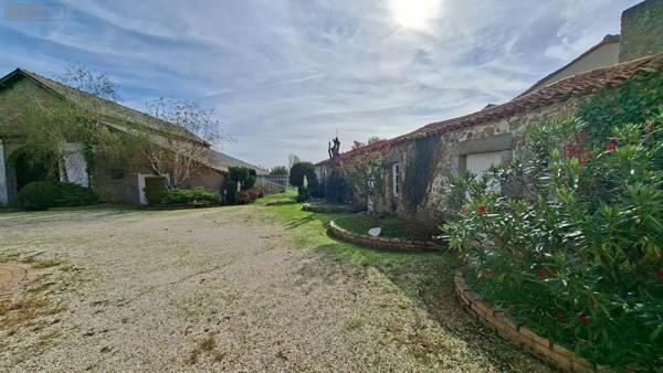 Achat - Propriété Nueil-les-Aubiers 79250 10 pièces 193 m 2 2200 m 2
