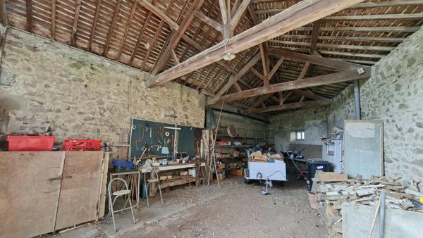 Achat - Propriété Nueil-les-Aubiers 79250 10 pièces 193 m 2 2200 m 2