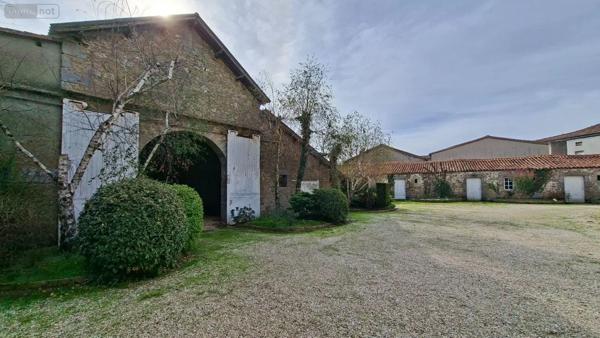 Achat - Propriété Nueil-les-Aubiers 79250 10 pièces 193 m 2 2200 m 2