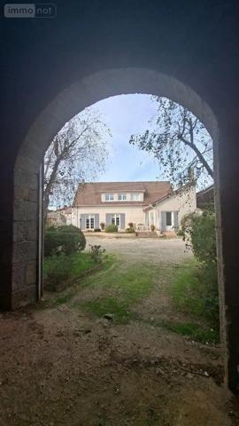 Achat - Propriété Nueil-les-Aubiers 79250 10 pièces 193 m 2 2200 m 2