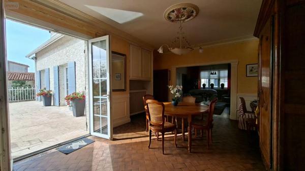 Achat - Propriété Nueil-les-Aubiers 79250 10 pièces 193 m 2 2200 m 2