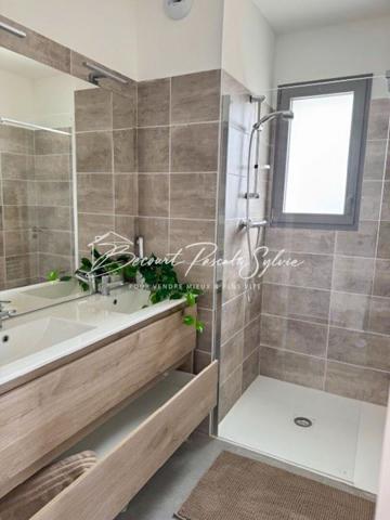 Appartement duplex Sarrians 3 pièce(s) 66.80 m2 terrasse 7,1 m2, 2 parkings