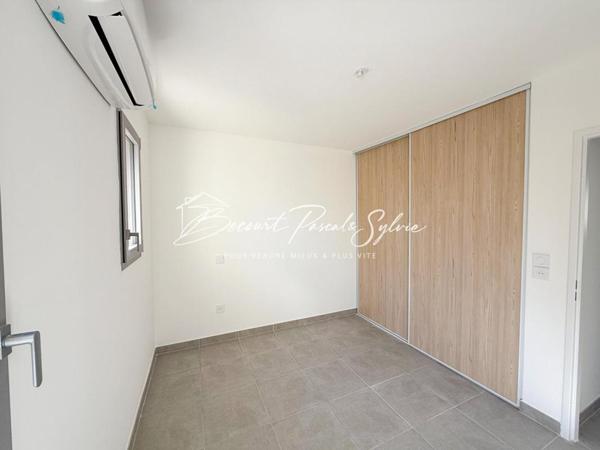Appartement duplex Sarrians 3 pièce(s) 66.80 m2 terrasse 7,1 m2, 2 parkings
