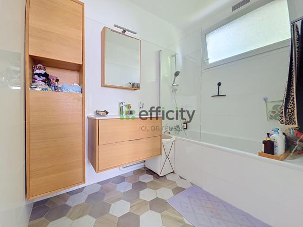 Appartement
         4 pièces
        - 80 m² Exclusivité 299 000 € *