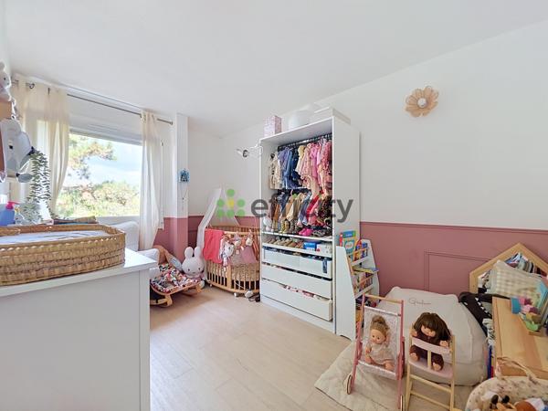 Appartement
         4 pièces
        - 80 m² Exclusivité 299 000 € *