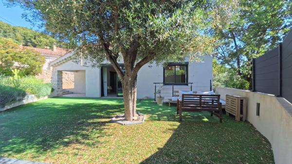 Maison rénovée avec jardin au calme à Toulon Ouest