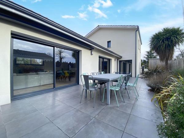 Sain Jean d'Illac centre : Belle contemporaine avec piscine