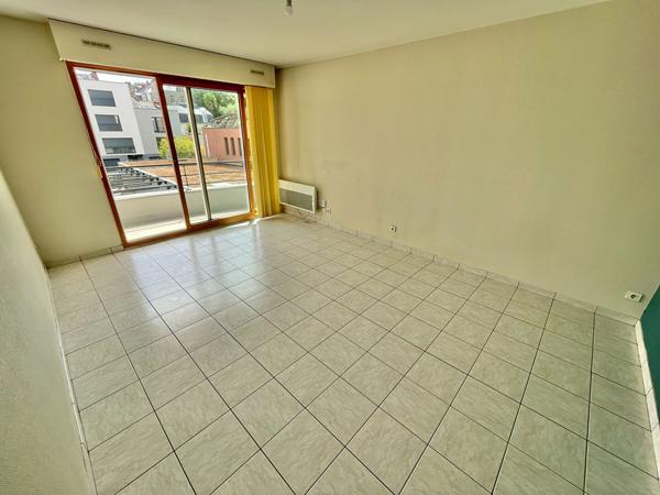 A LOUER - NANTES CENTRE - Bel appartement 2 pièces de 48 m² avec BALCON + BOX FERMÉ
