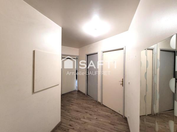 Petite résidence calme en centre ville du village